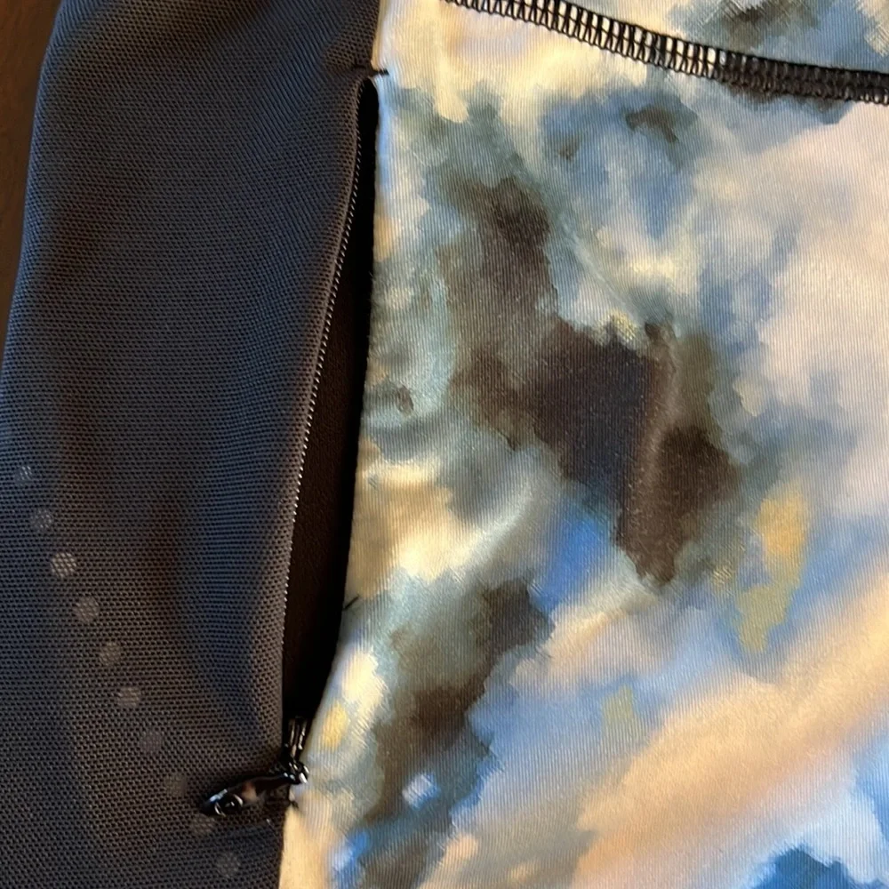 Lululemon Athletica Women’s Stop at Nothing Cropped Blue Tye dye Leggings size 6